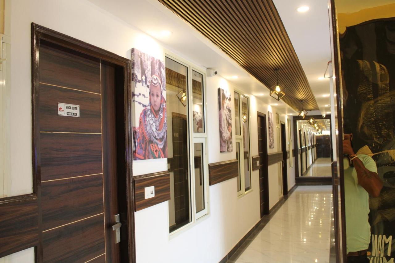Hotel Red Apple Near Railway Station