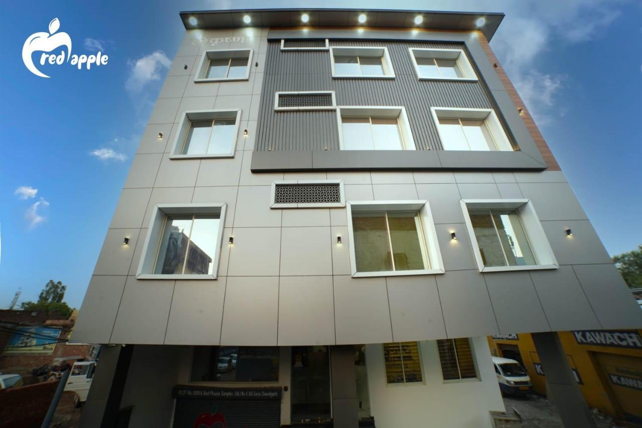 Hotel Red Apple Near Railway Station