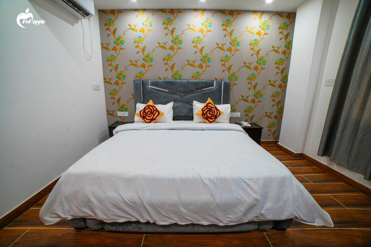 Red Apple Near Railway Station Hotel Chandigarh