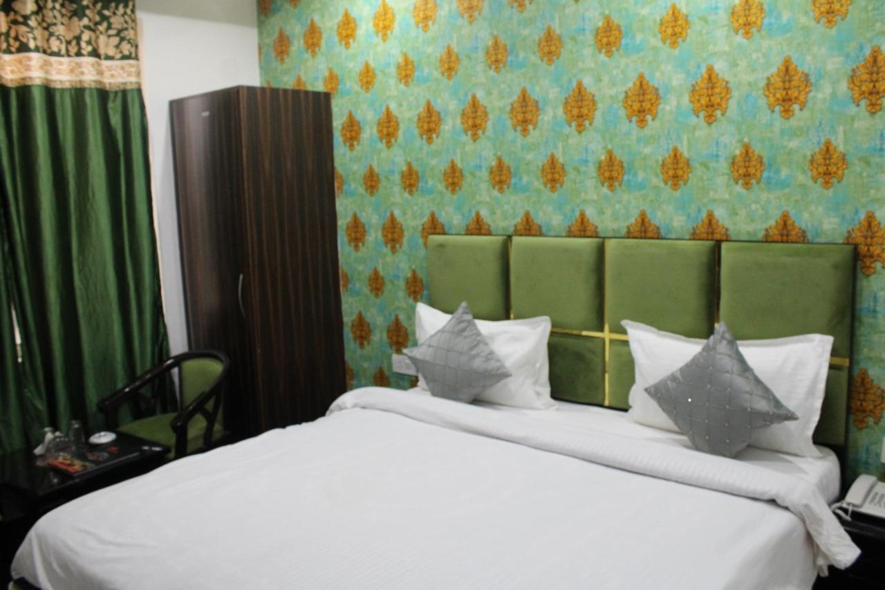 Red Apple Near Railway Station Hotel Chandigarh