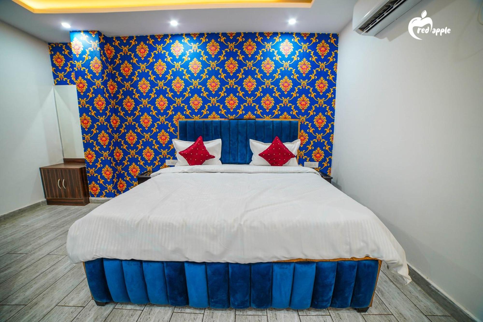 Red Apple Near Railway Station Hotel Chandigarh
