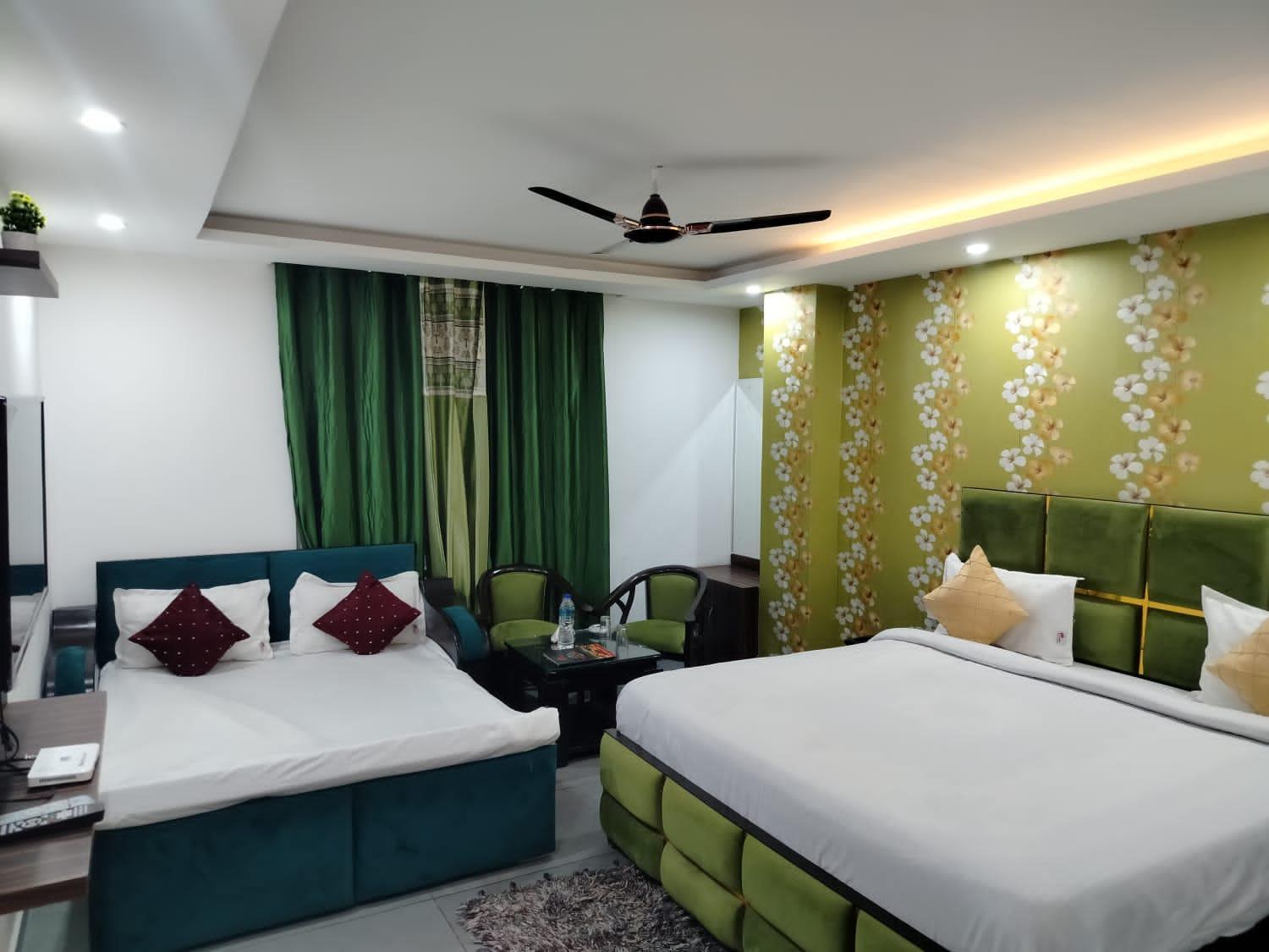 Hotel Red Apple Near Railway Station 3*