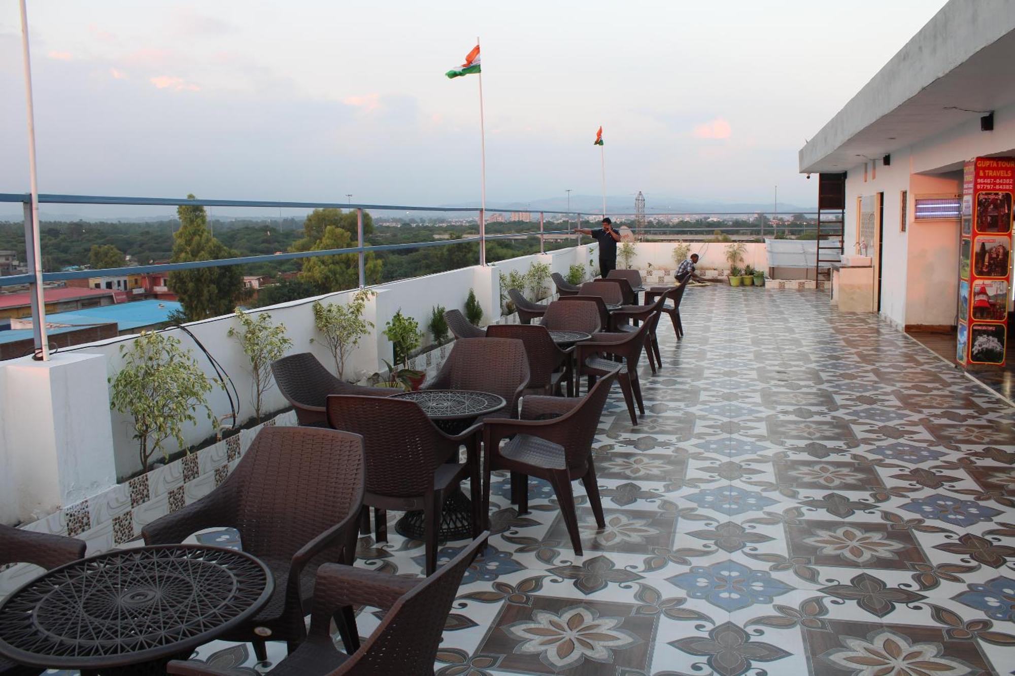 Red Apple Near Railway Station Hotel Chandigarh