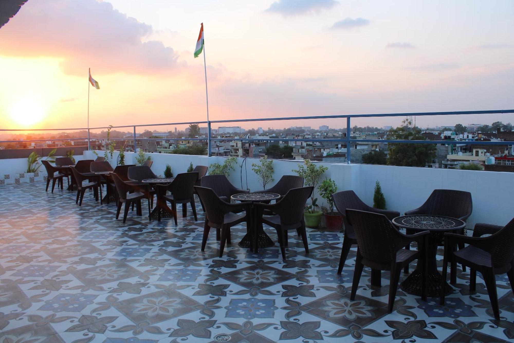 Hotel Red Apple Near Railway Station Chandigarh